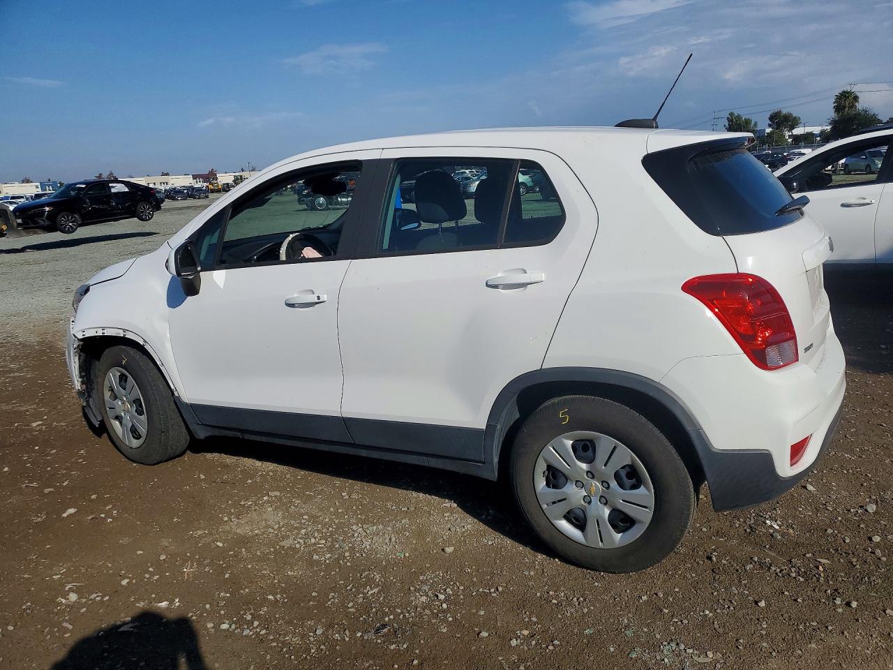 2019 CHEVROLET TRAX LS — снимка 2