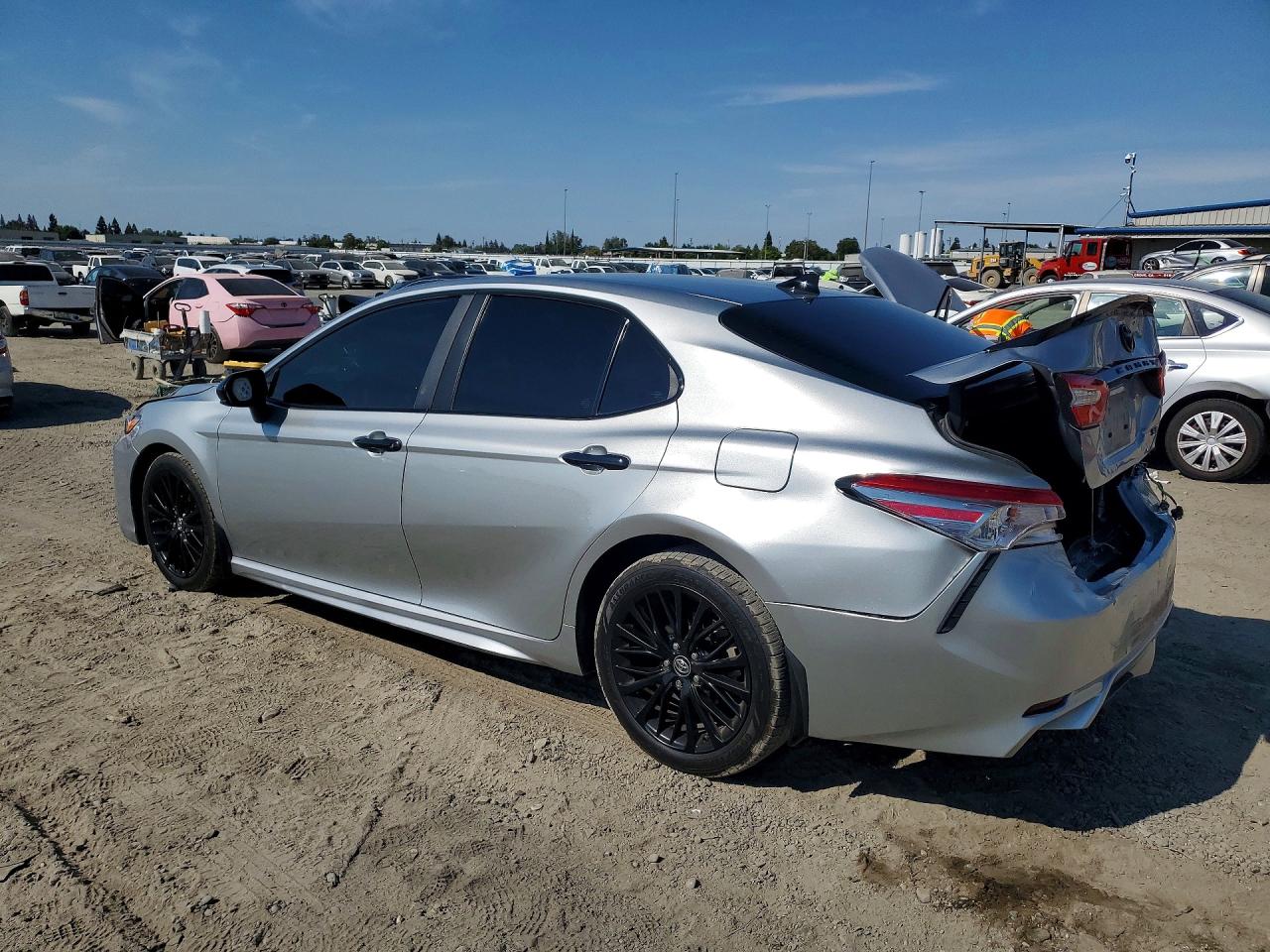 2019 TOYOTA CAMRY SE — снимка 2