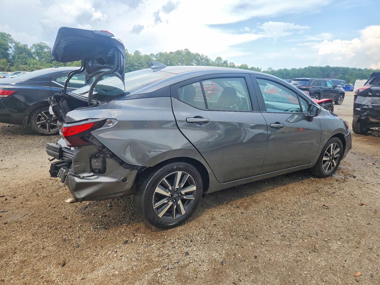 2025 NISSAN VERSA SV — photo 3