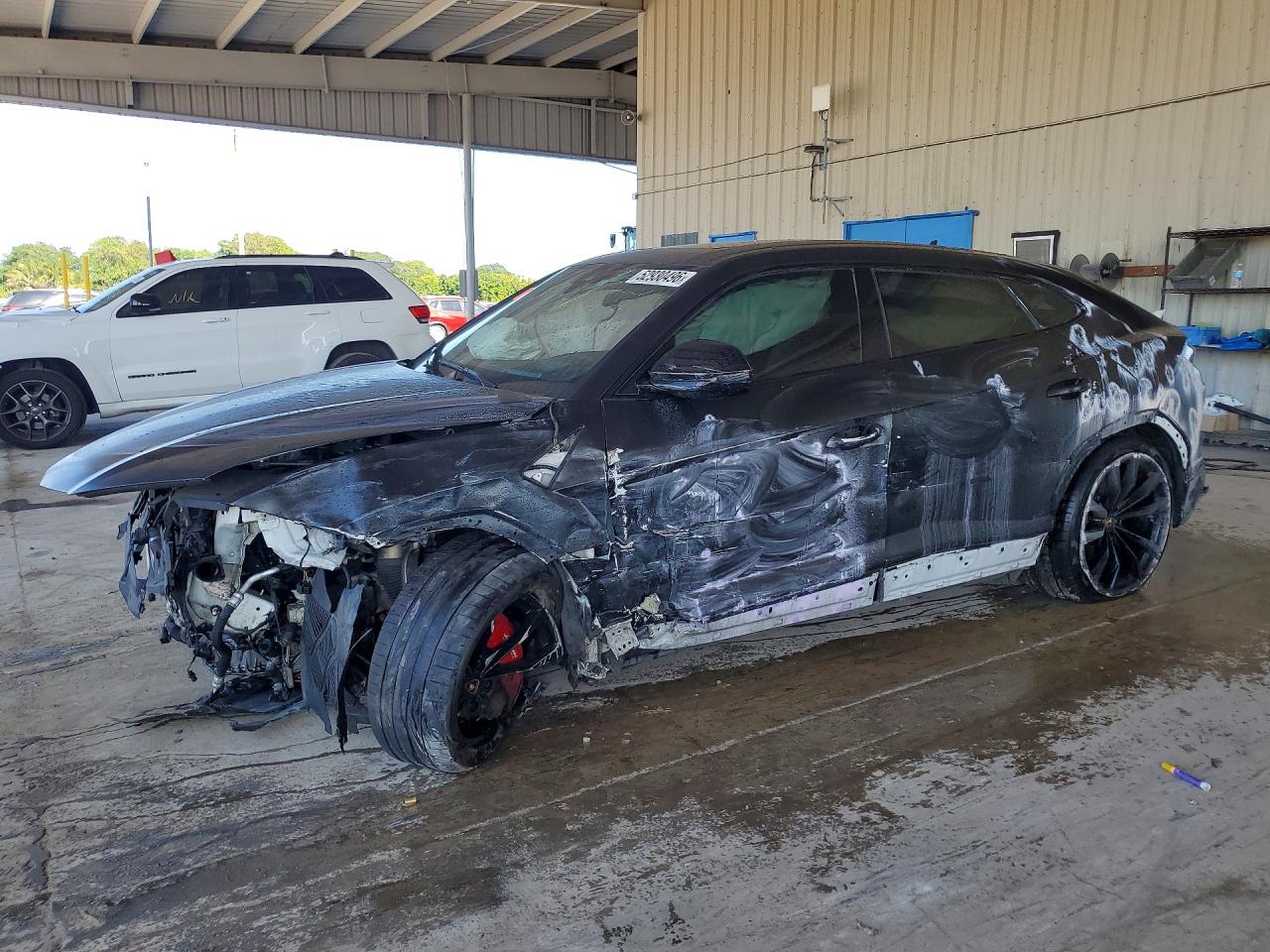 2019 LAMBORGHINI URUS
