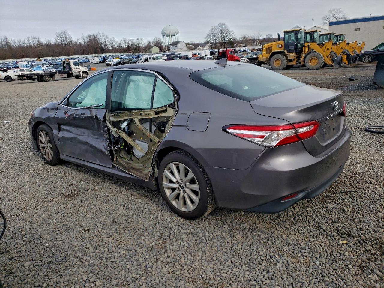 2020 TOYOTA CAMRY LE — снимка 2