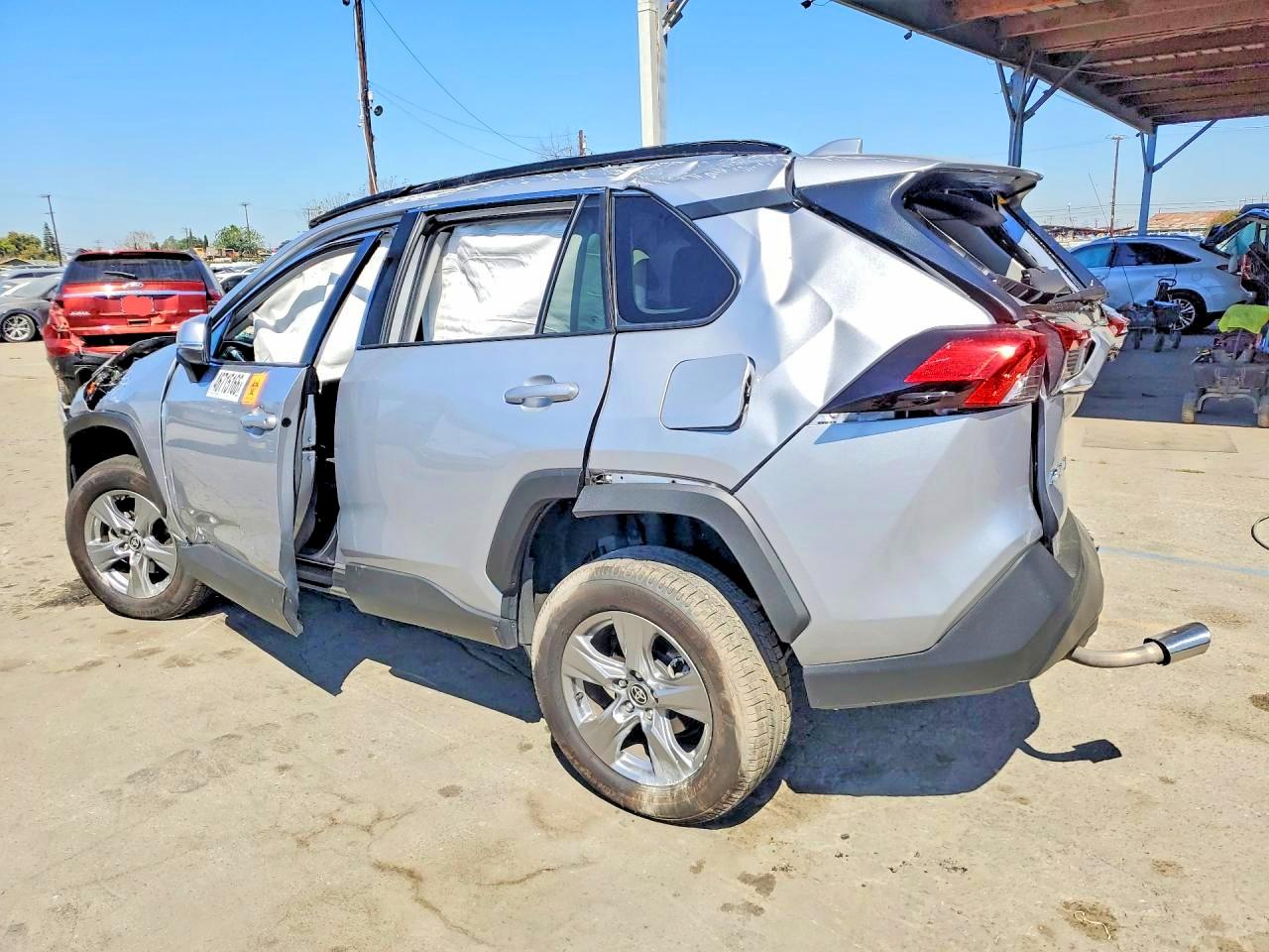 2024 TOYOTA RAV4 XLE — снимка 2