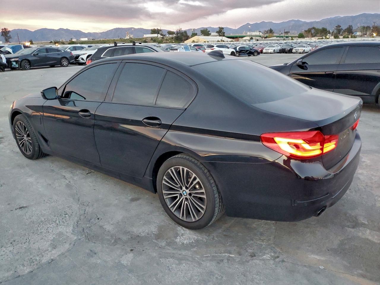 2020 BMW 530E — снимка 2