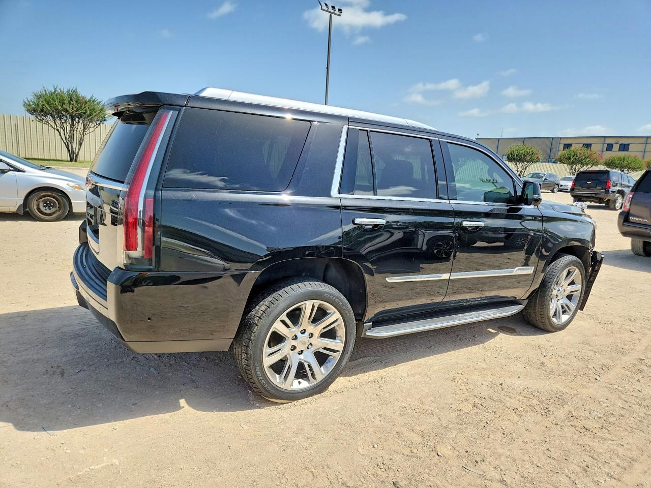 2017 CADILLAC ESCALADE LUXURY — снимка 3