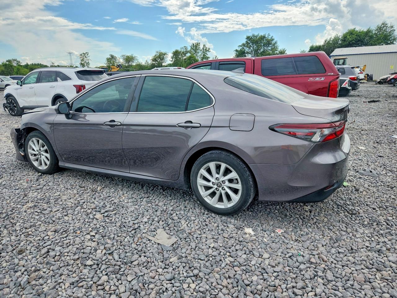 2022 TOYOTA CAMRY LE — снимка 2