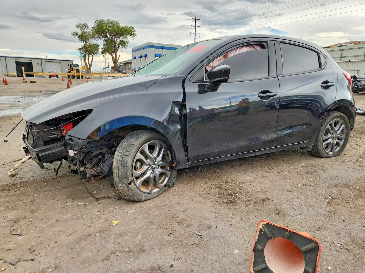 2020 TOYOTA YARIS HATCHBACK LE