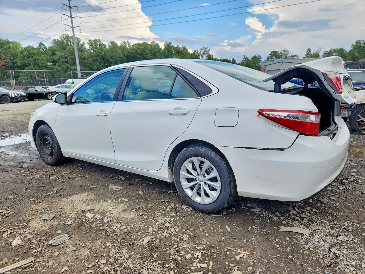 2016 TOYOTA CAMRY LE — снимка 2