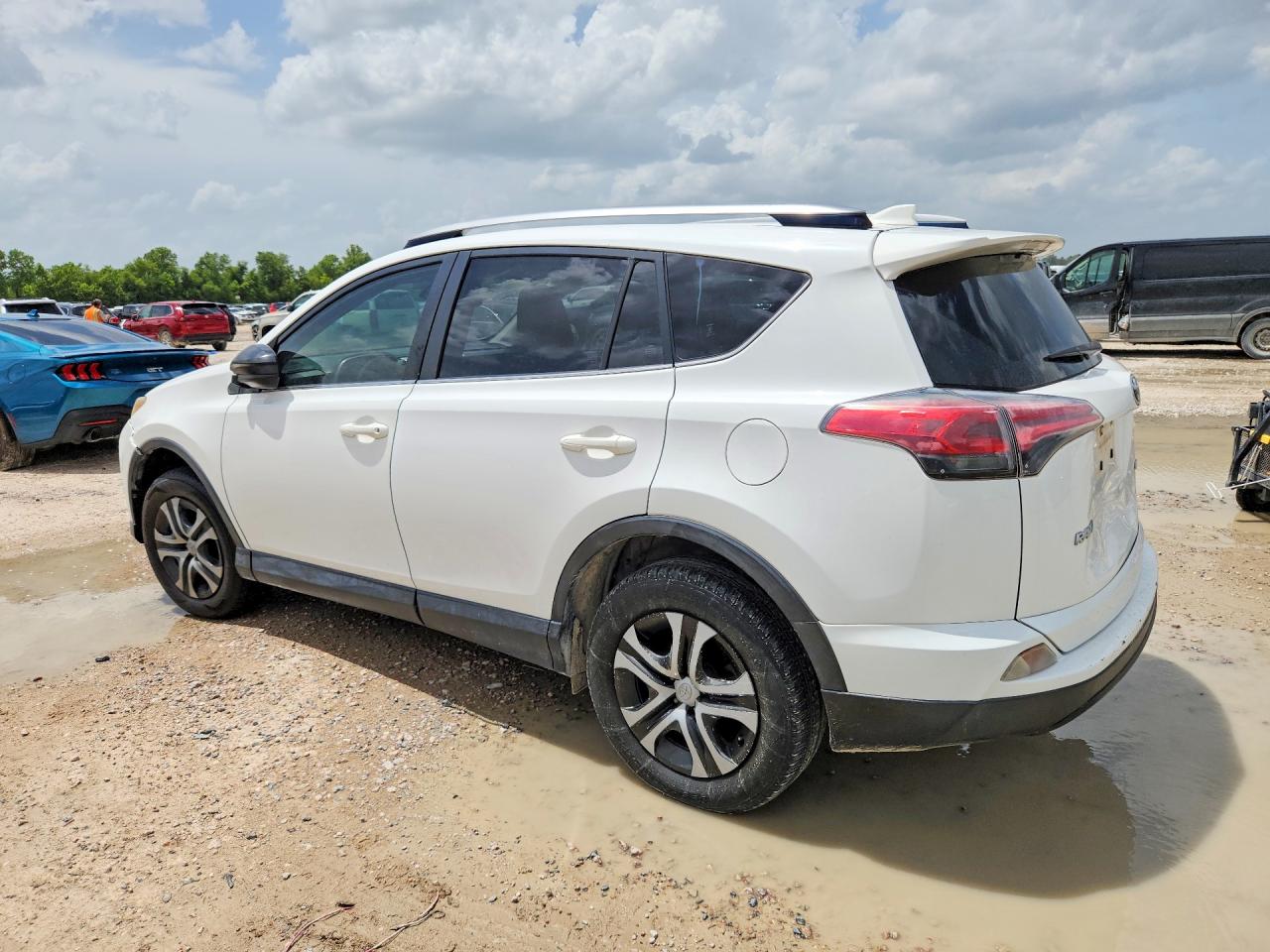 2018 TOYOTA RAV4 LE — снимка 2