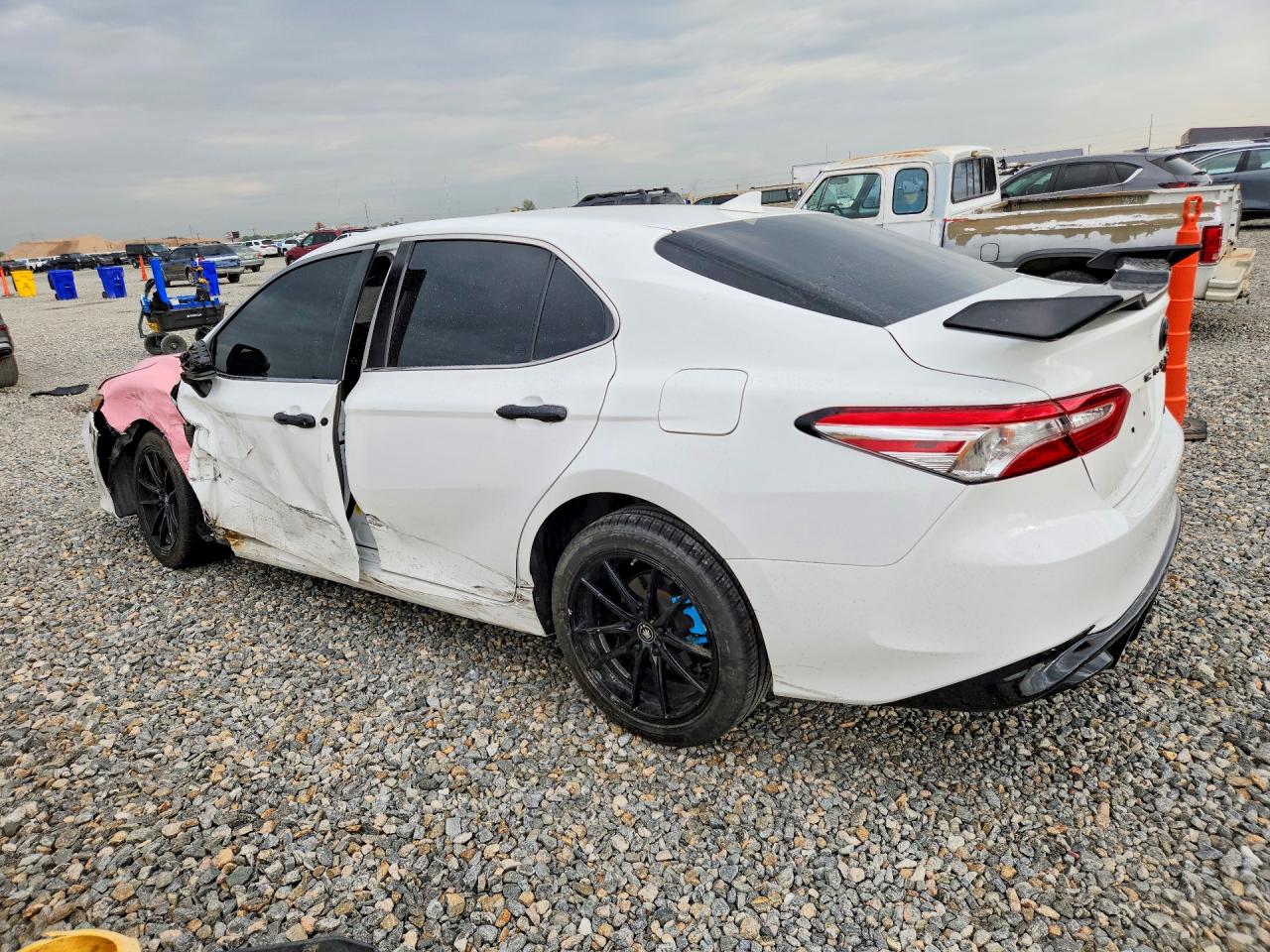 2019 TOYOTA CAMRY LE — снимка 2