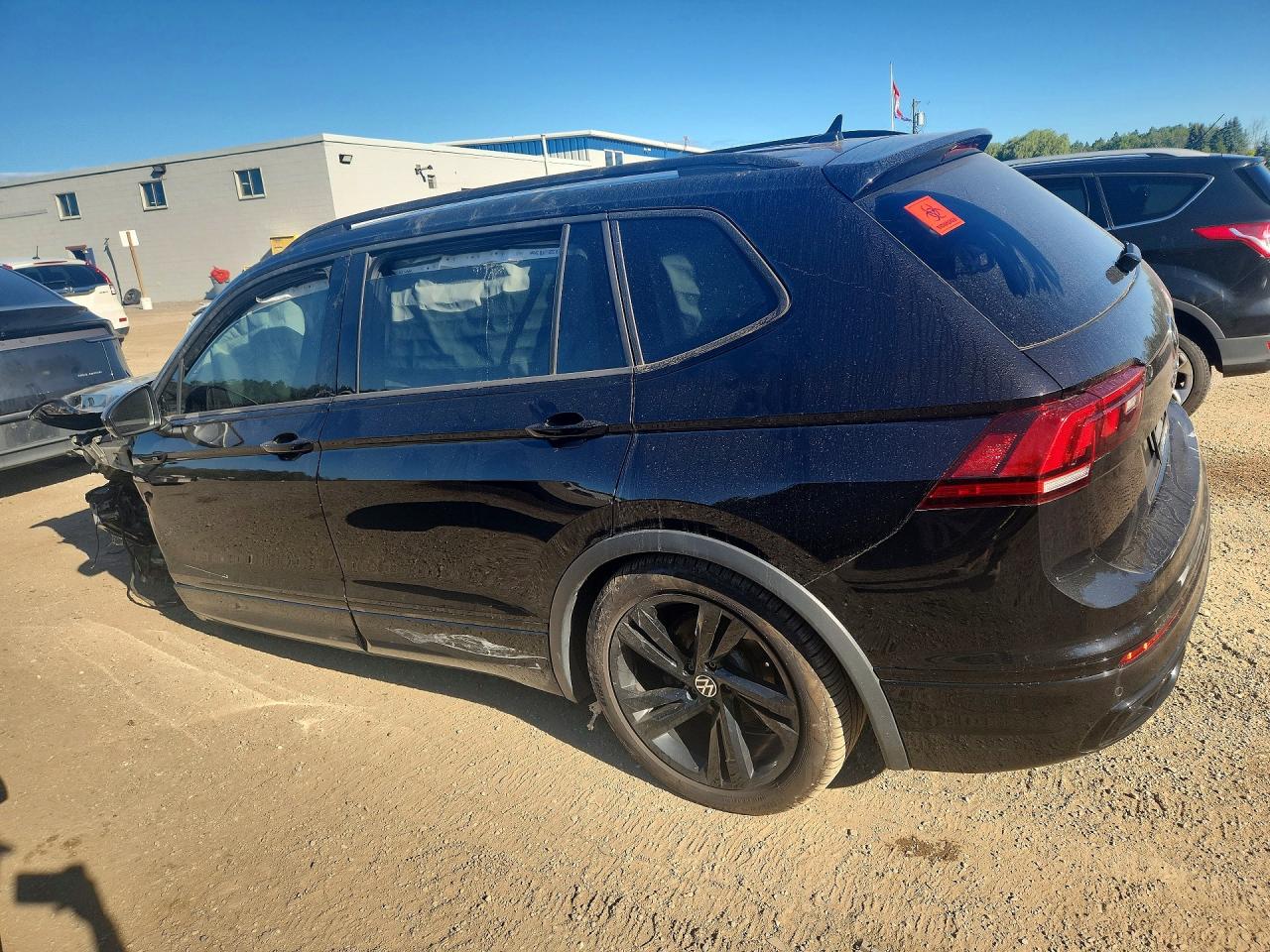 2024 VOLKSWAGEN TIGUAN SE R-LINE BLACK — снимка 2