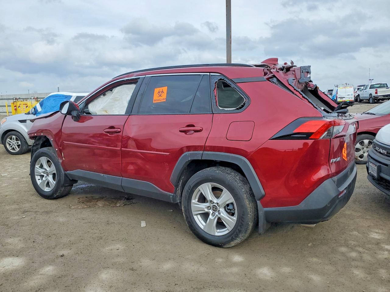 2021 TOYOTA RAV4 XLE — снимка 2