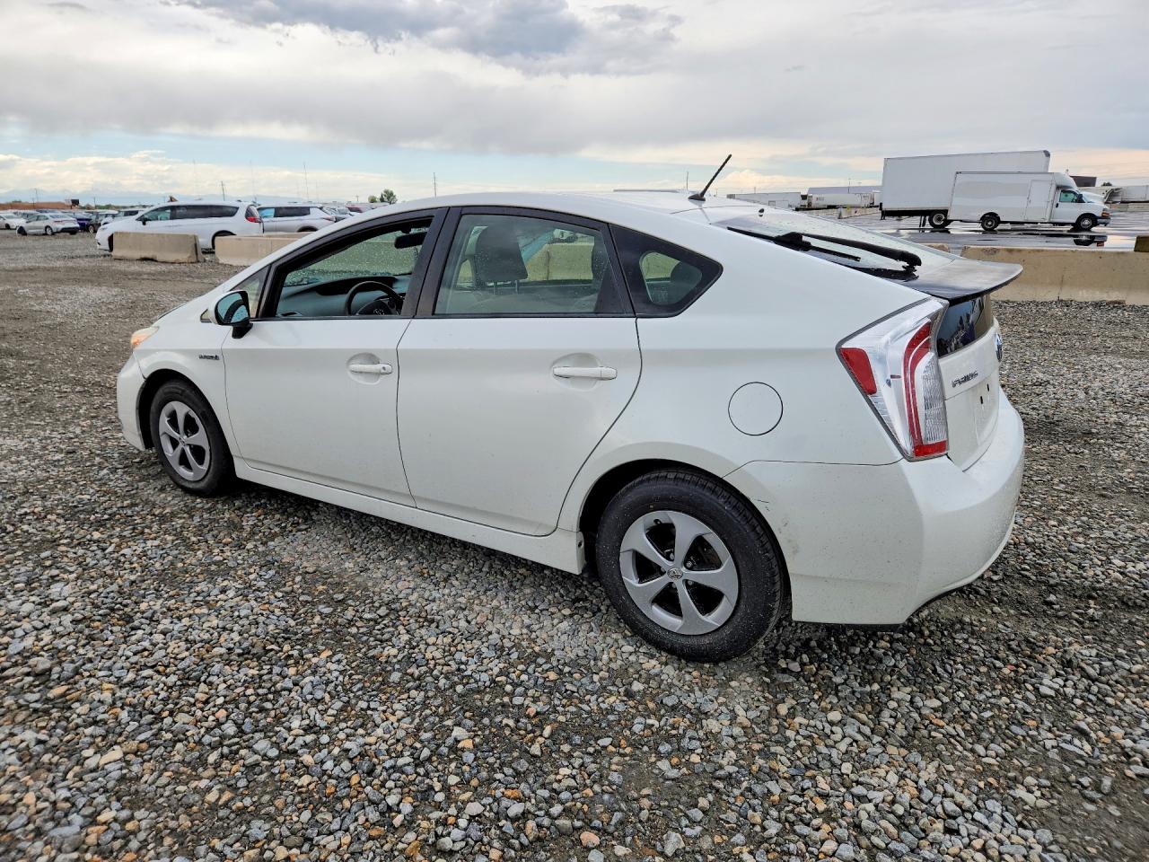 2015 TOYOTA PRIUS TWO — снимка 2