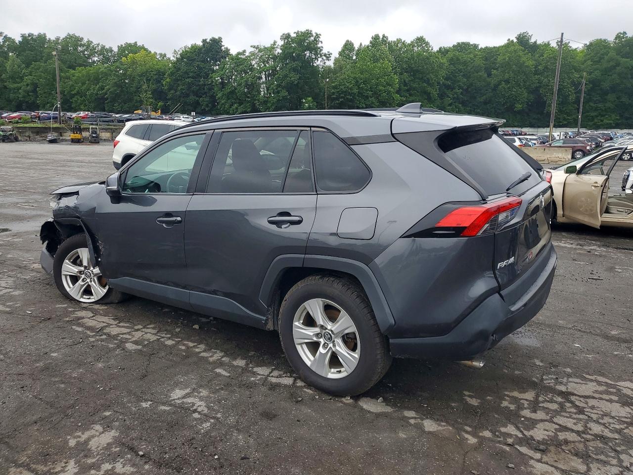 2020 TOYOTA RAV4 XLE — снимка 2