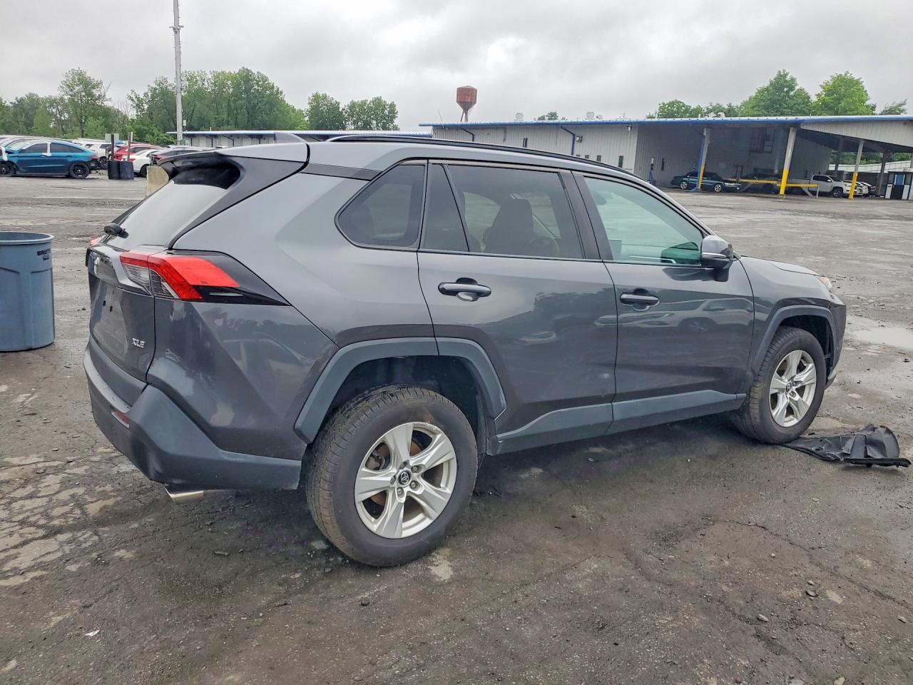 2020 TOYOTA RAV4 XLE — снимка 3