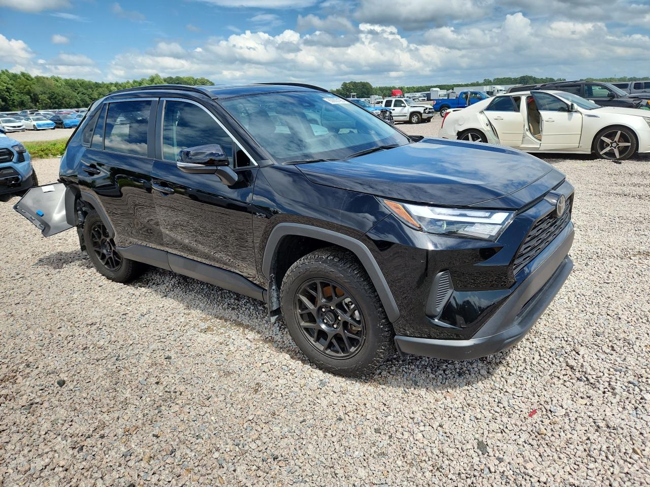 2025 TOYOTA RAV4 XLE — снимка 4