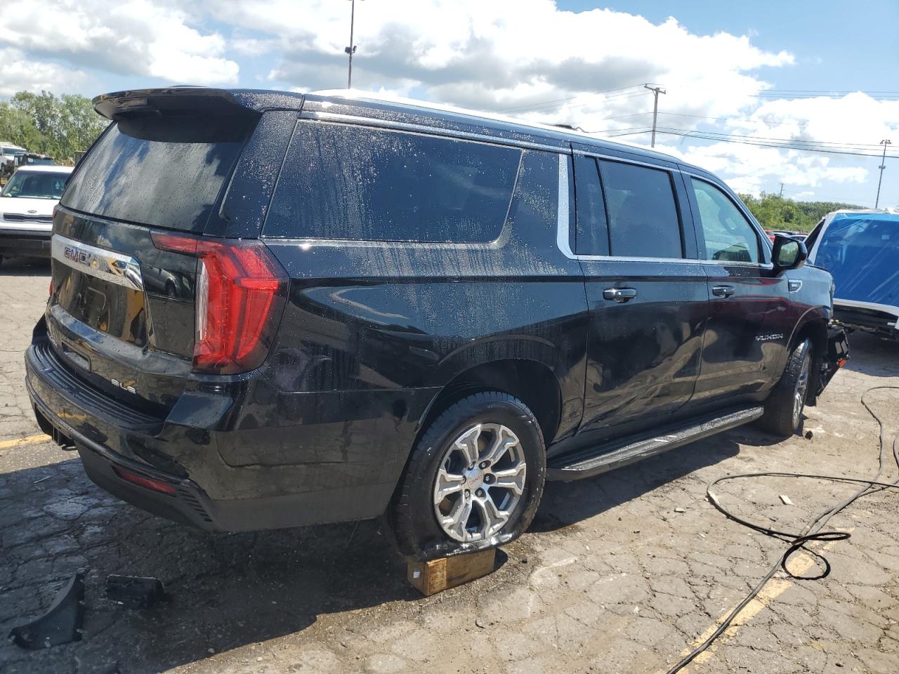 2023 GMC YUKON XL K1500 SLE — снимка 3