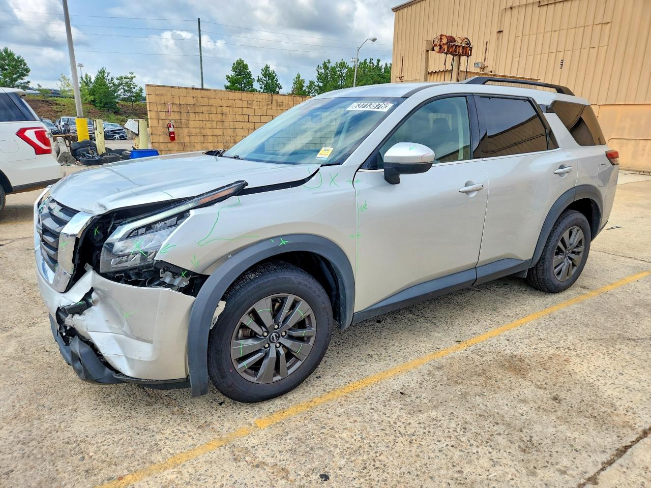 2024 NISSAN PATHFINDER SV