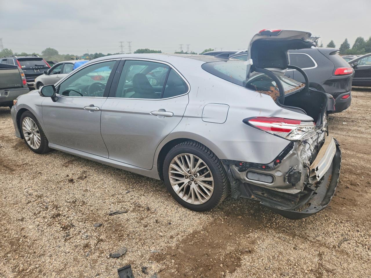 2019 TOYOTA CAMRY XLE — снимка 2