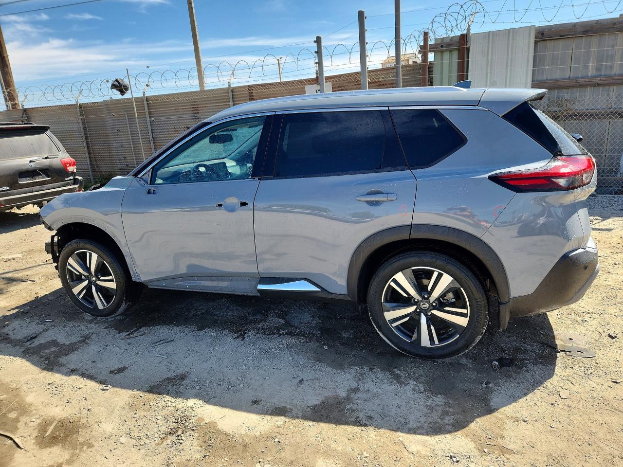 2021 NISSAN ROGUE SL — снимка 2