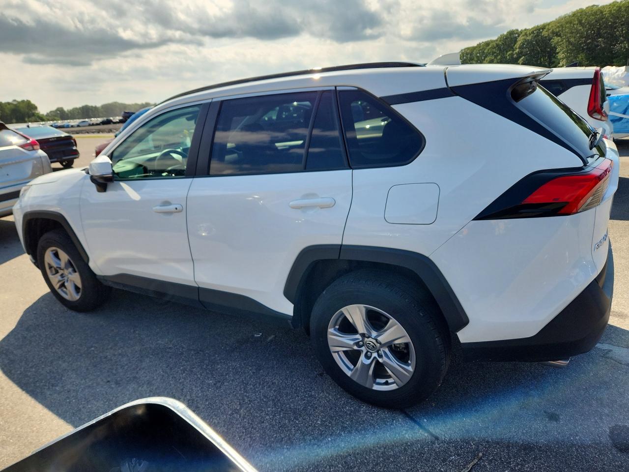 2025 TOYOTA RAV4 XLE — снимка 2