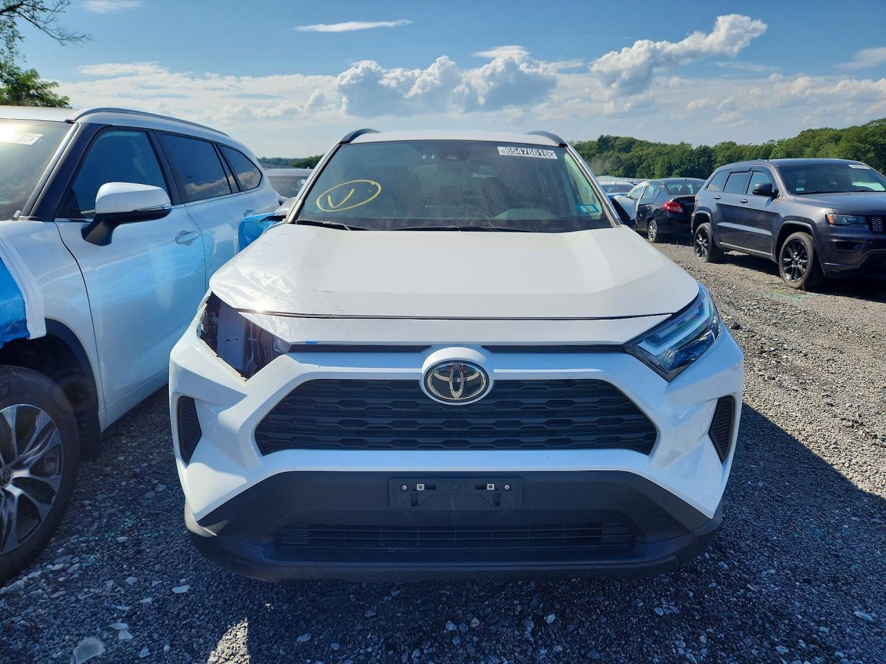 2025 TOYOTA RAV4 XLE — снимка 5