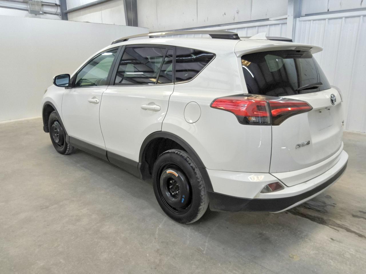2018 TOYOTA RAV4 XLE — снимка 2