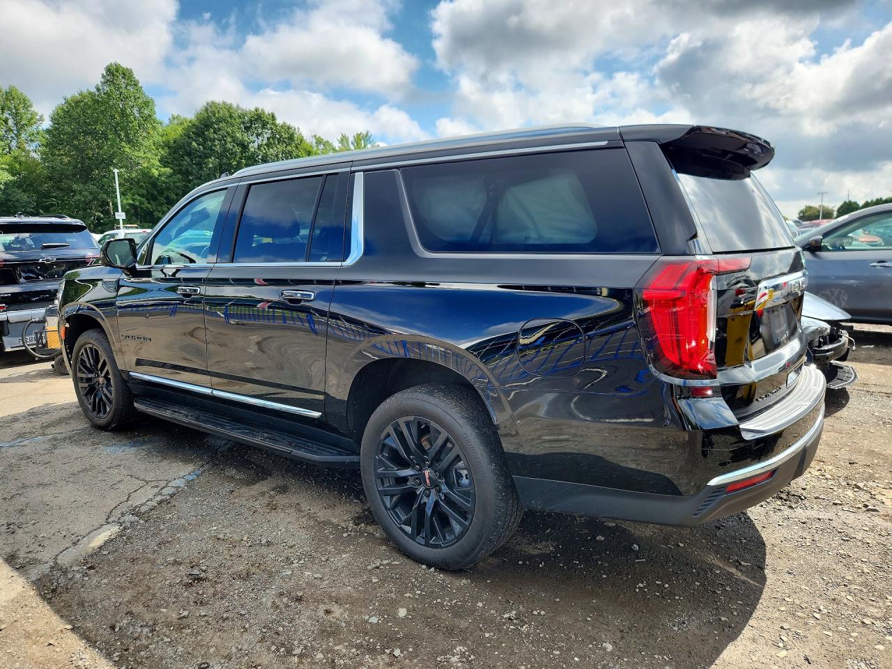 2023 GMC YUKON XL K1500 SLT — снимка 2