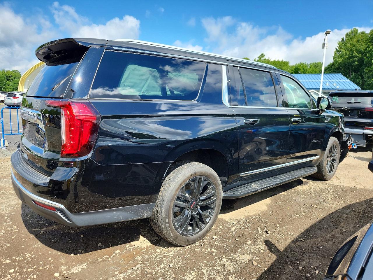 2023 GMC YUKON XL K1500 SLT — снимка 3