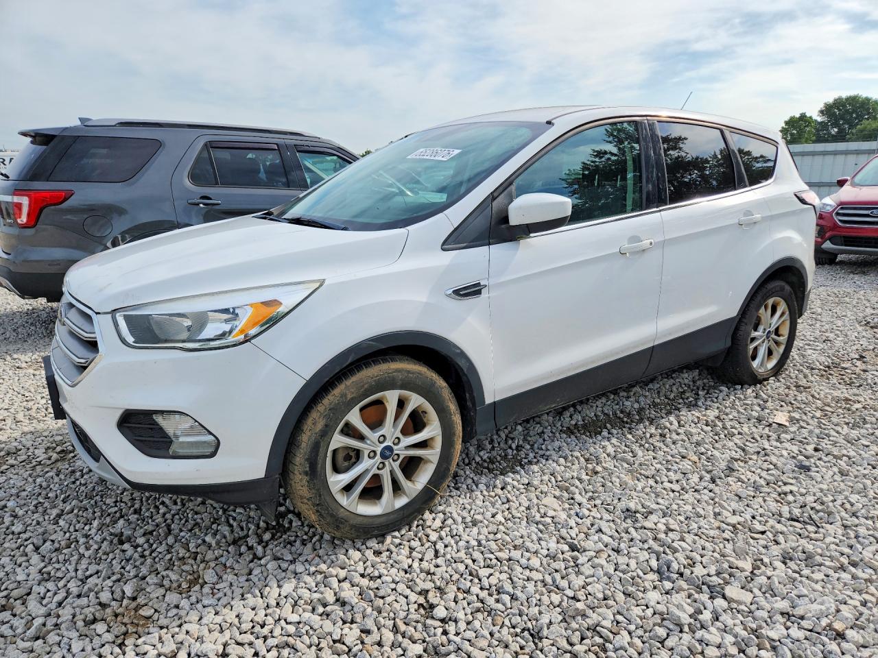 2017 FORD ESCAPE SE