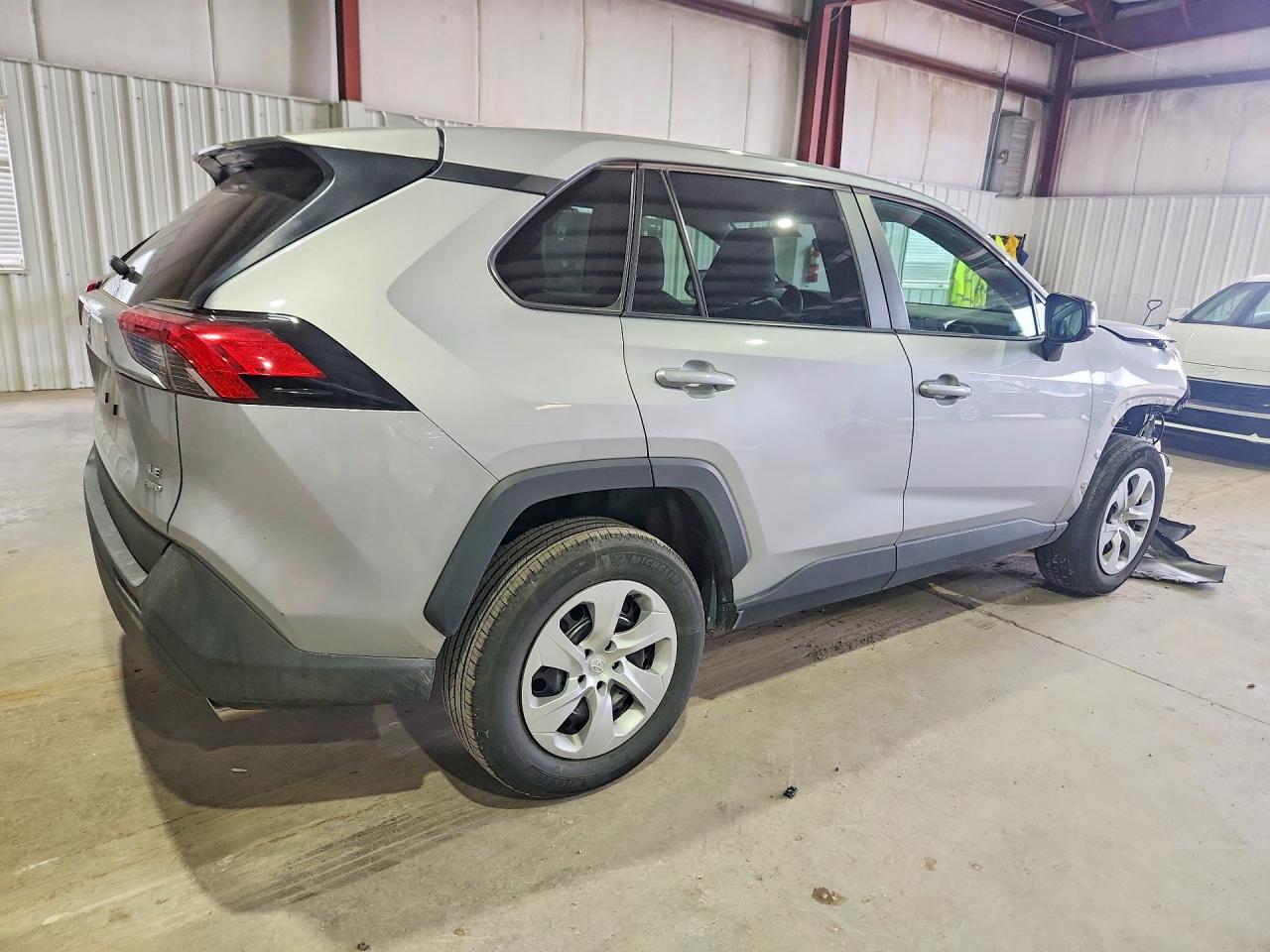 2025 TOYOTA RAV4 LE — снимка 3