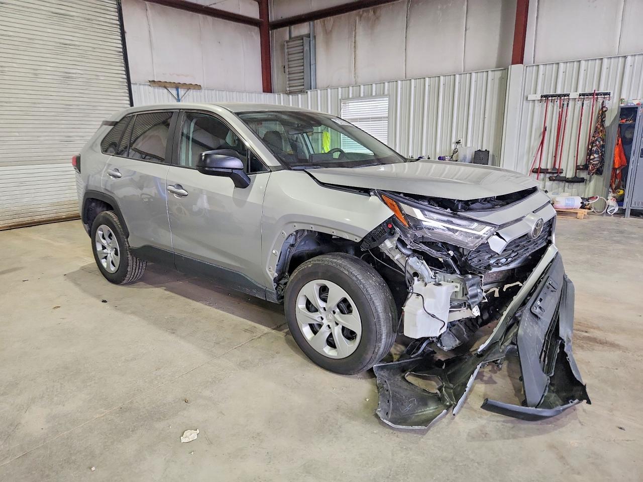 2025 TOYOTA RAV4 LE — снимка 4