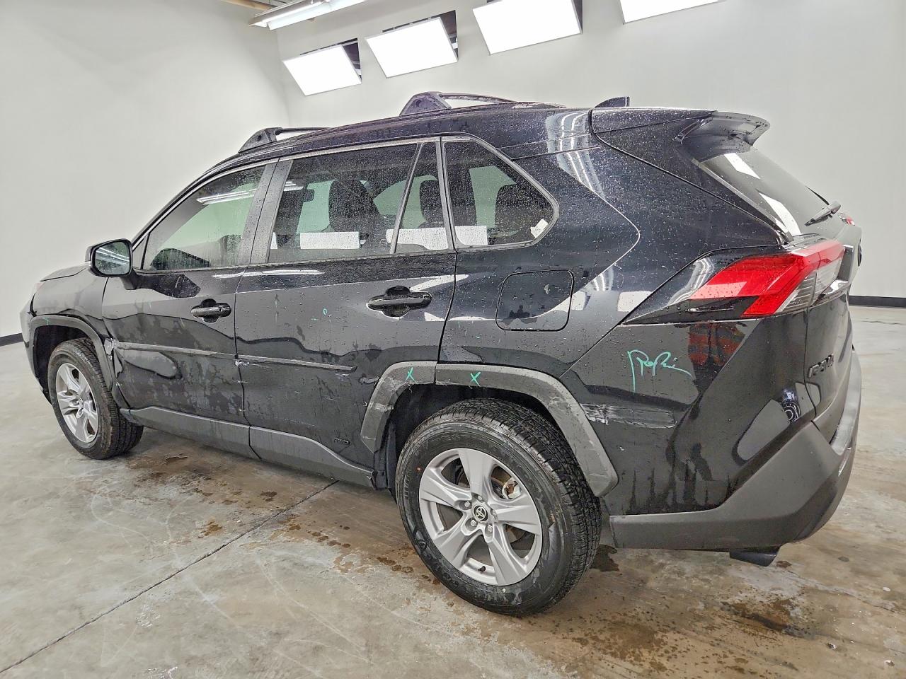 2025 TOYOTA RAV4 HYBRID XLE — снимка 2