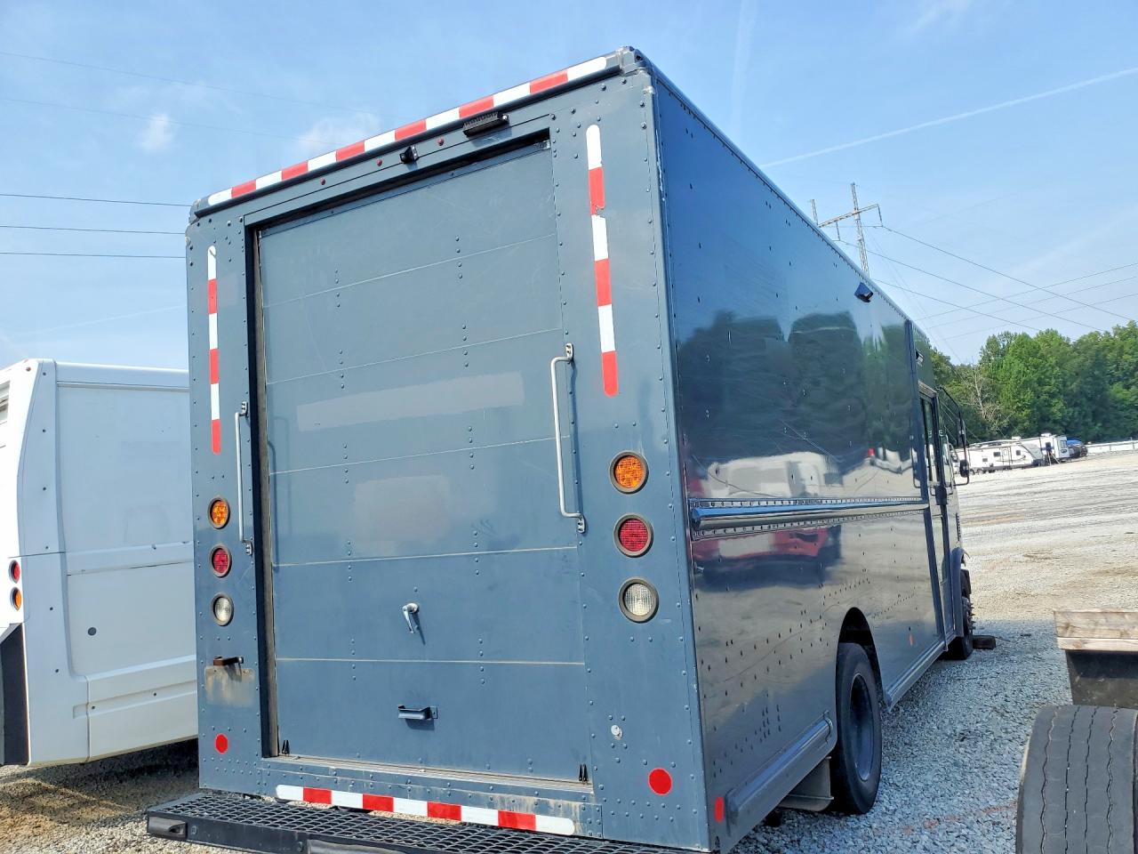 2021 FORD F59 — photo 3