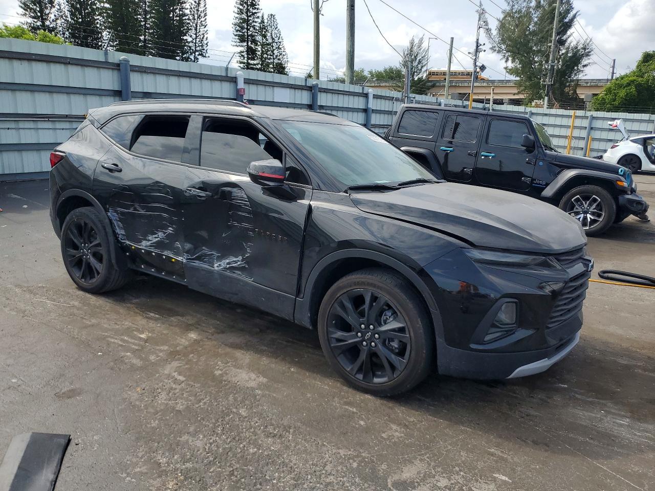 2021 CHEVROLET BLAZER 2LT — снимка 4