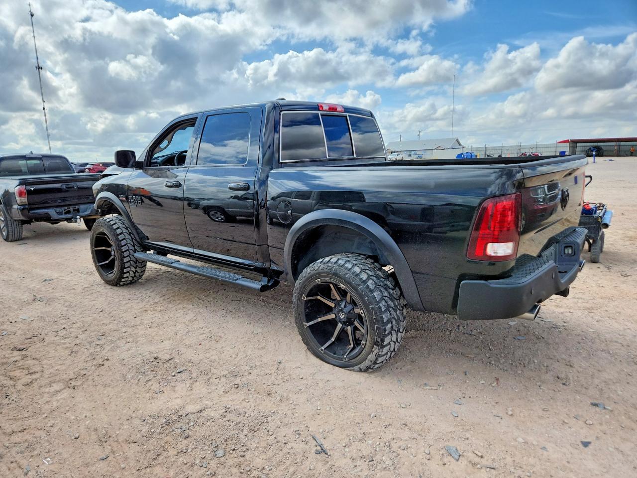 2019 RAM 1500 CLASSIC SLT — снимка 2
