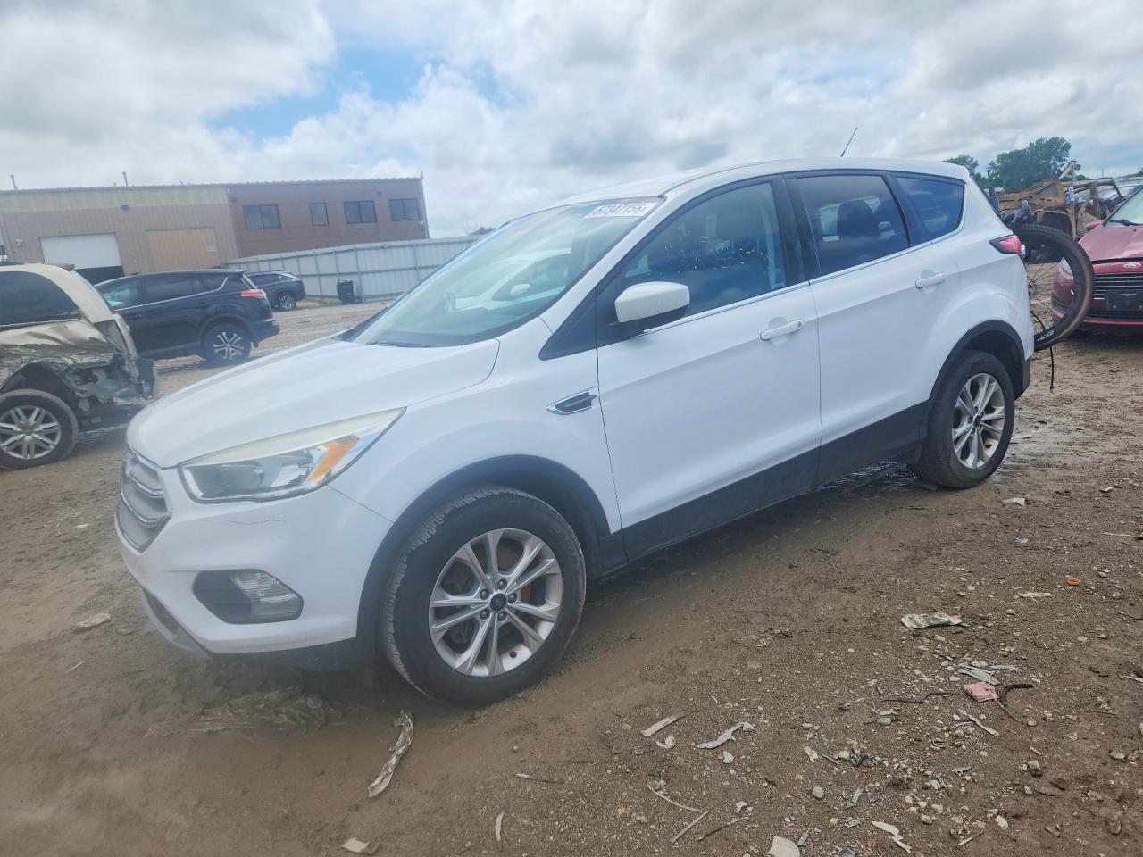 2017 FORD ESCAPE SE