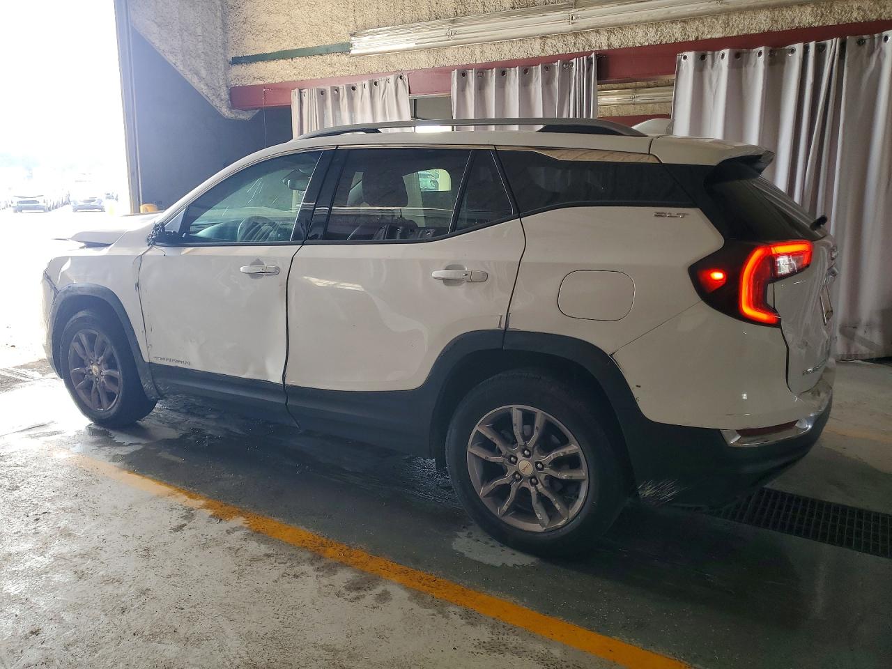 2023 GMC TERRAIN SLT — снимка 2