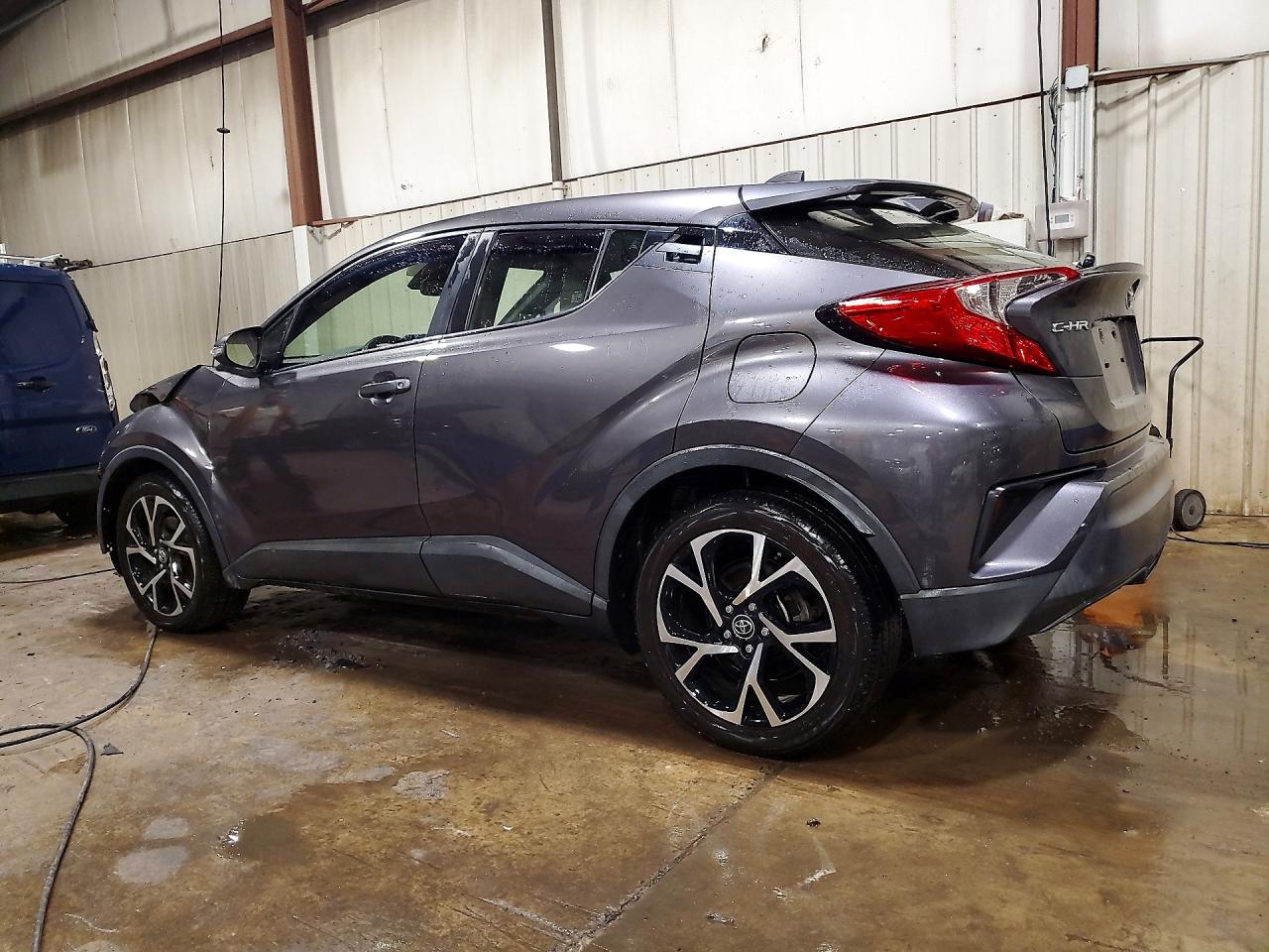 2019 TOYOTA C-HR XLE — снимка 2