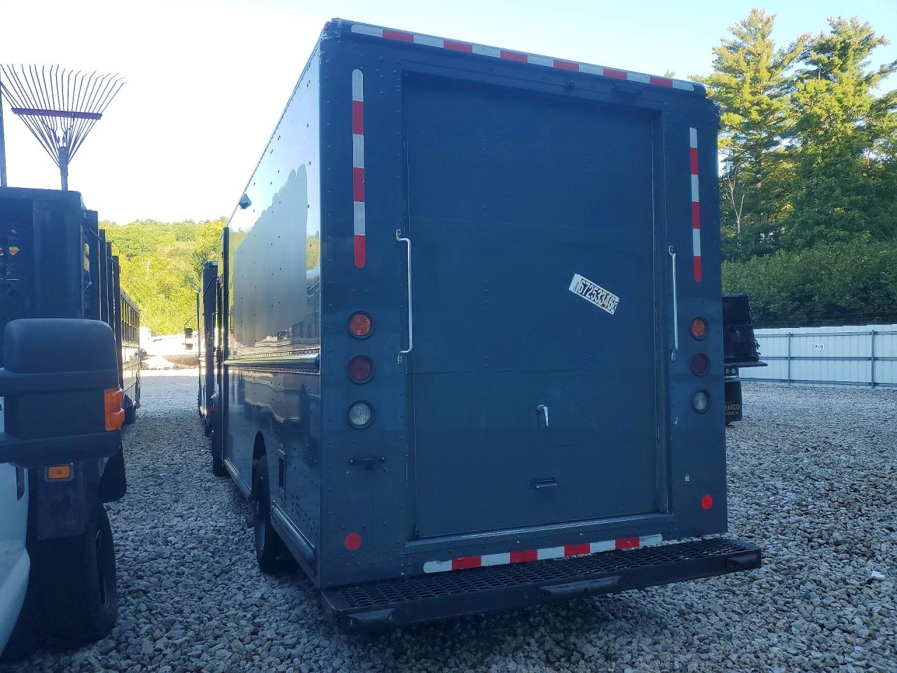 2021 FORD F59 — photo 2
