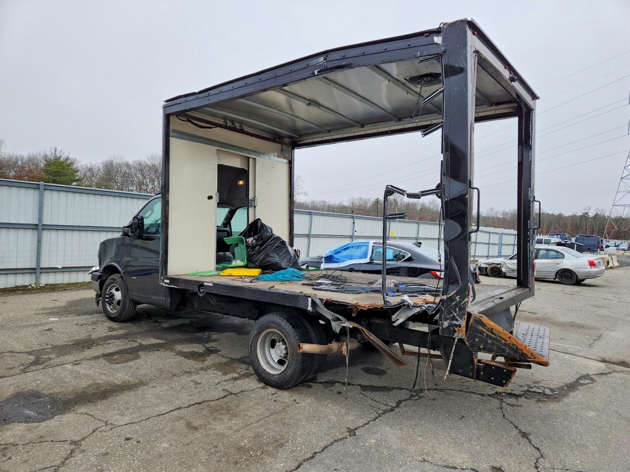 2023 CHEVROLET EXPRESS G3500 LS — снимка 2