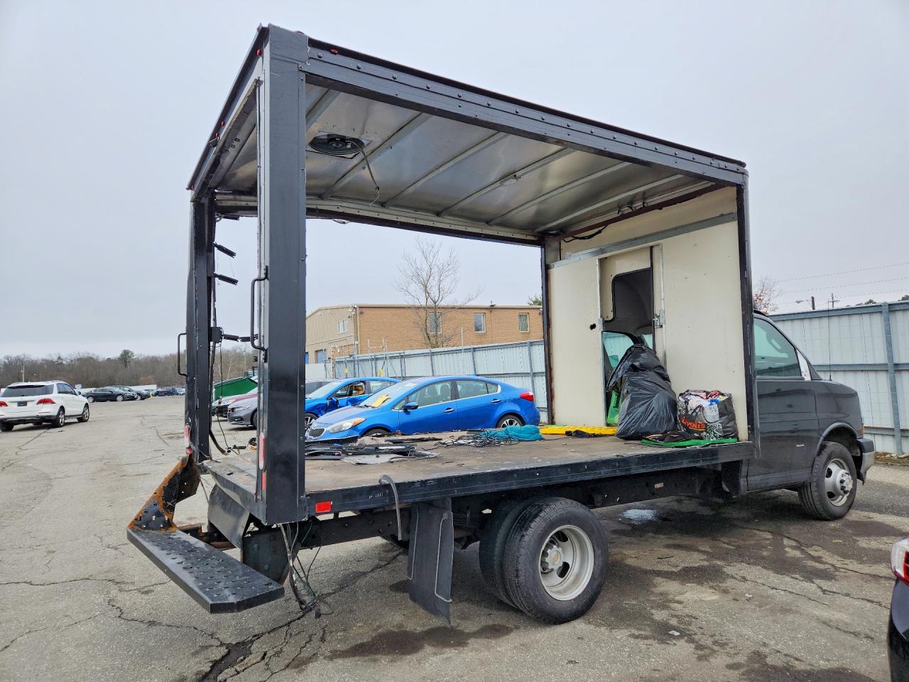 2023 CHEVROLET EXPRESS G3500 LS — снимка 3