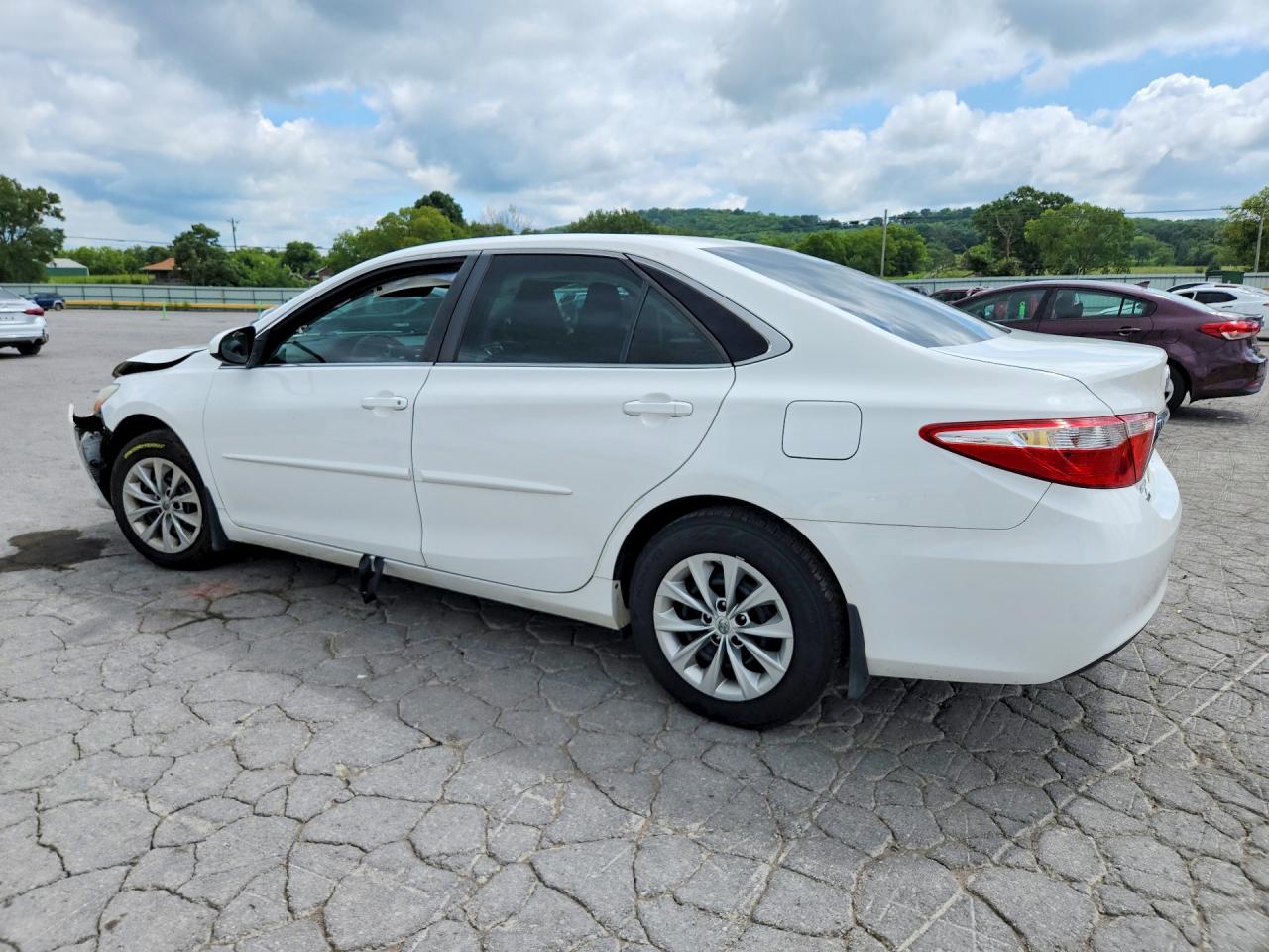 2016 TOYOTA CAMRY LE — снимка 2