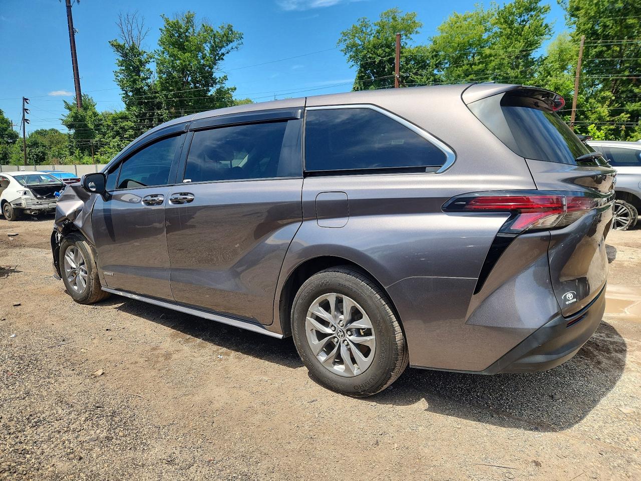 2021 TOYOTA SIENNA LE — снимка 2