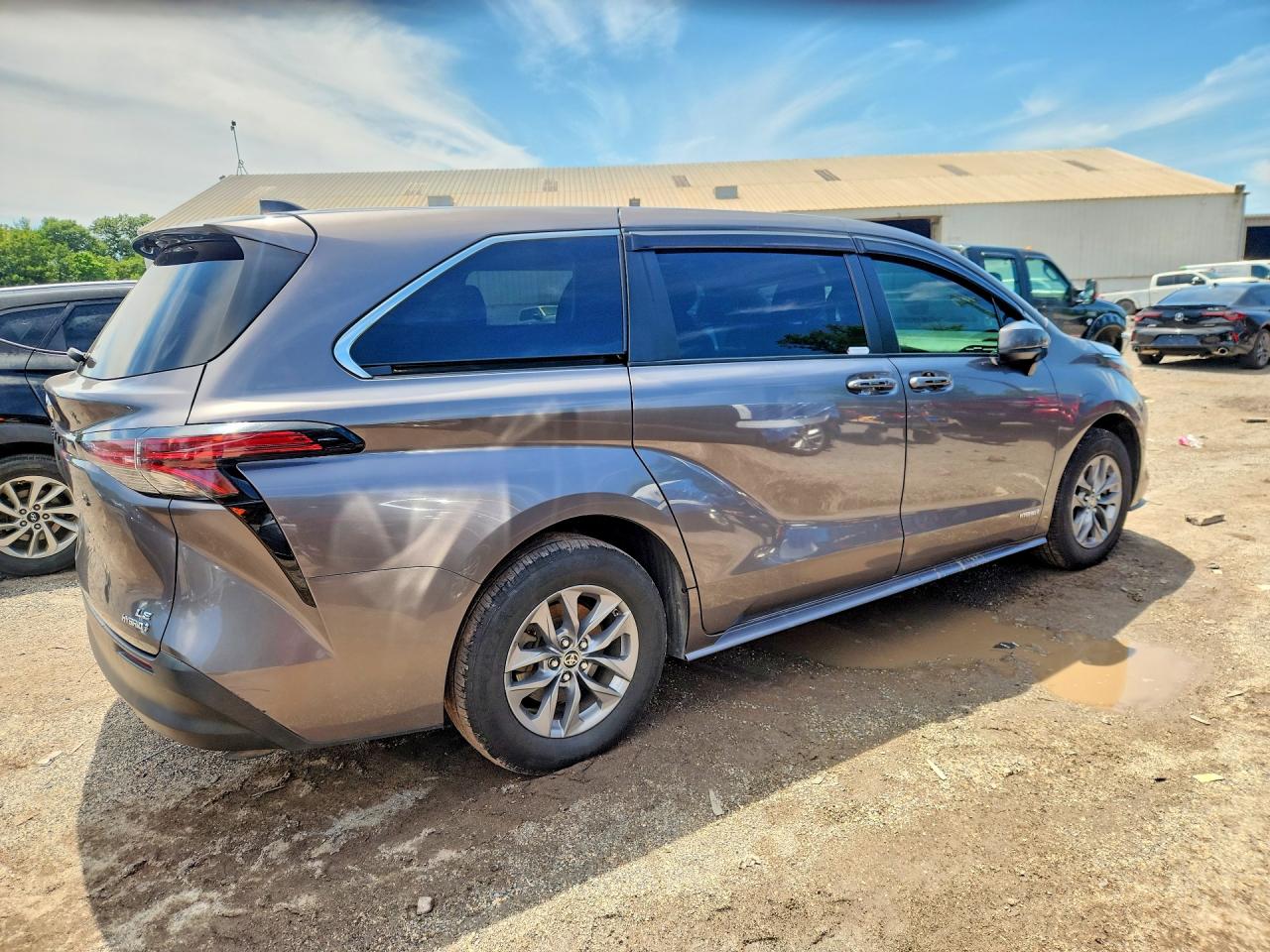 2021 TOYOTA SIENNA LE — снимка 3