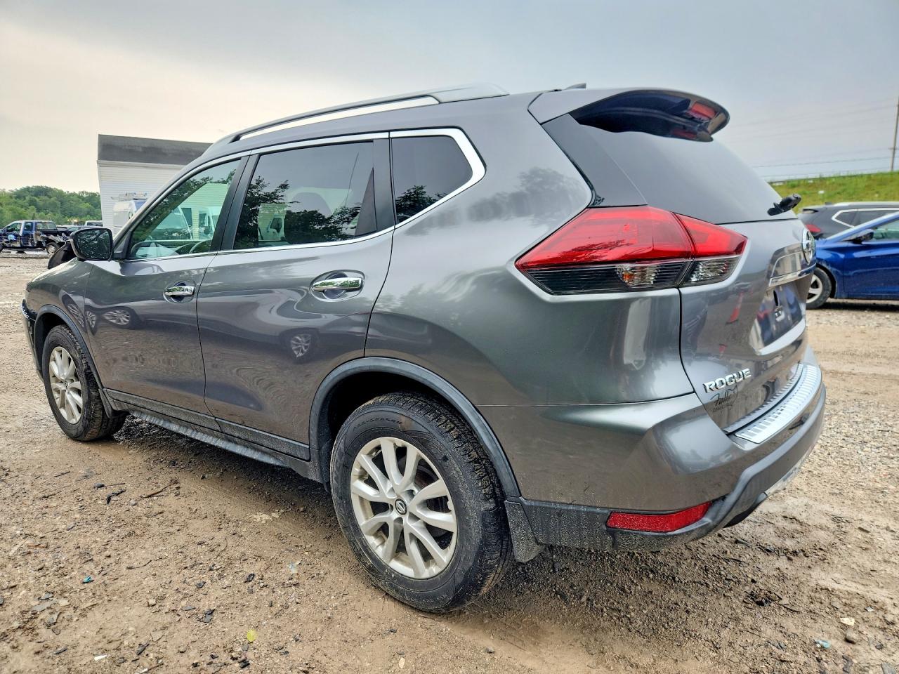 2017 NISSAN ROGUE SV — снимка 2