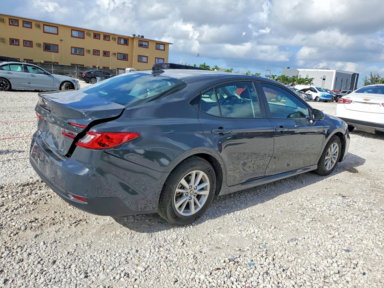 2025 TOYOTA CAMRY LE — снимка 3