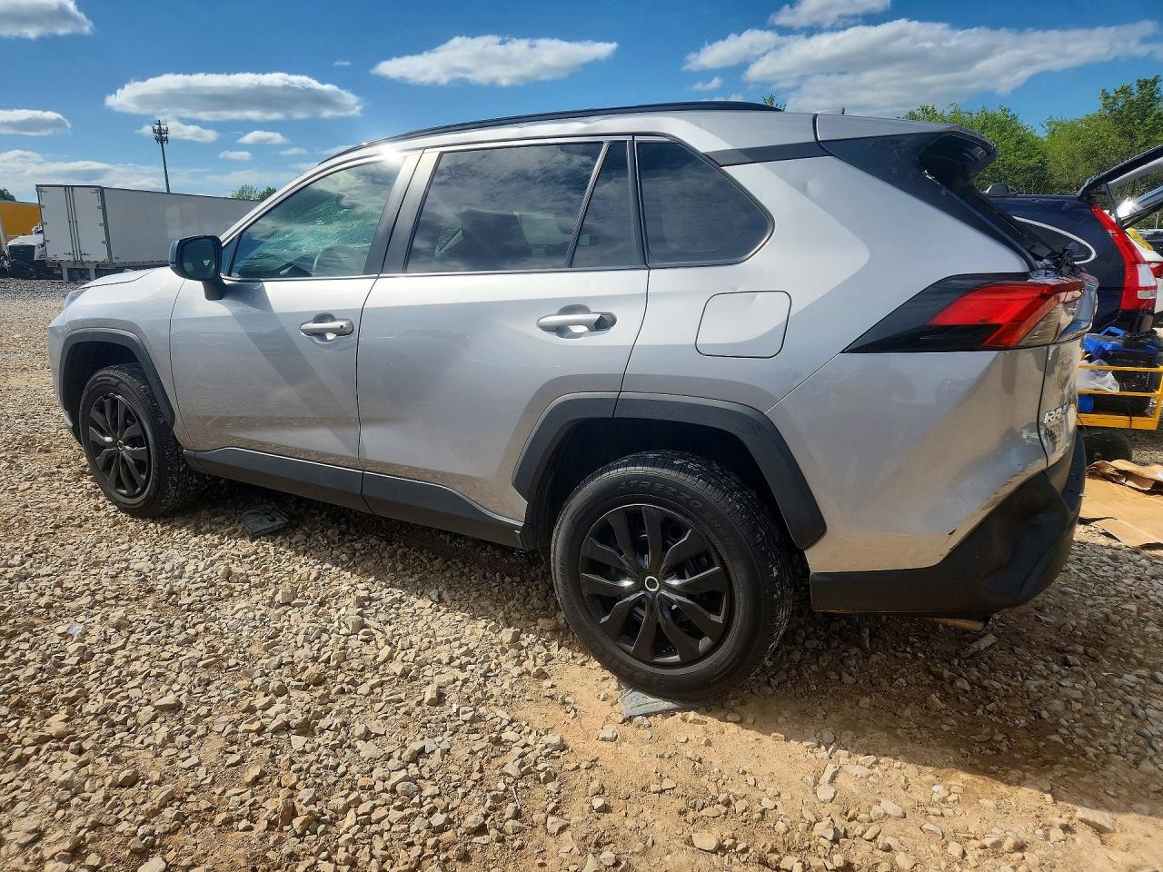 2020 TOYOTA RAV4 LE — снимка 2