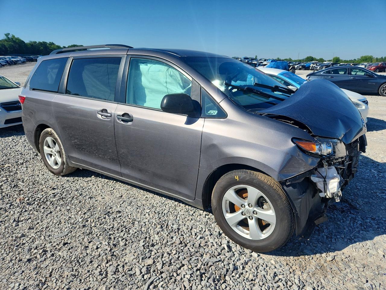 2017 TOYOTA SIENNA LE — снимка 4