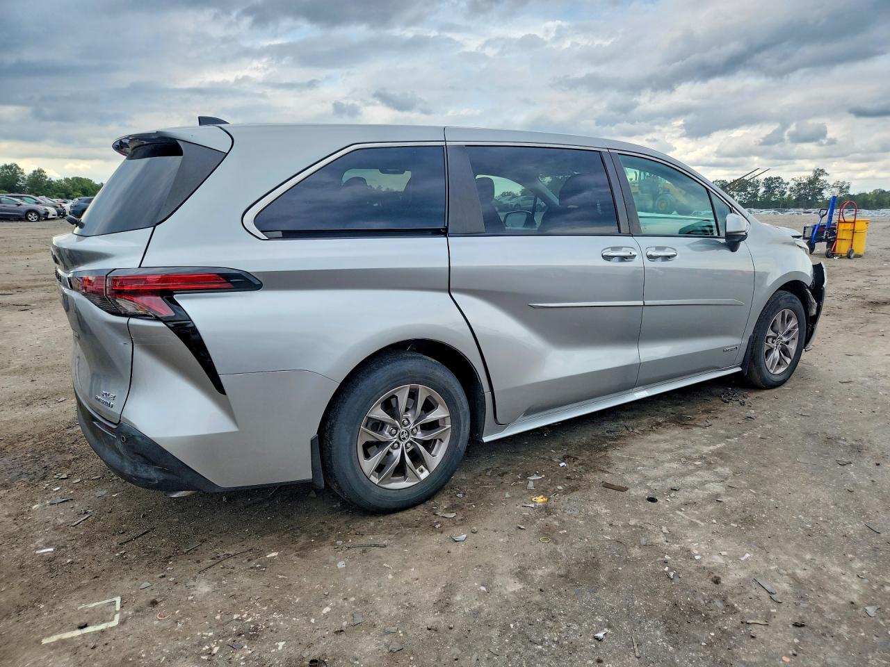 2021 TOYOTA SIENNA XLE — снимка 3