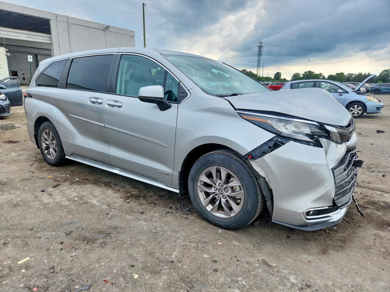 2021 TOYOTA SIENNA XLE — снимка 4